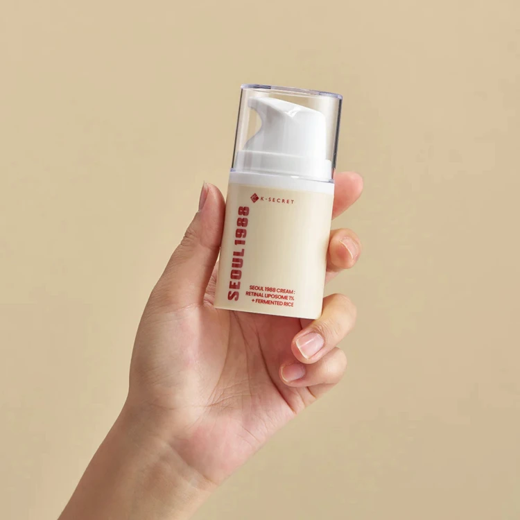 K-SECRET - SEOUL 1988 Cream : Retinal Liposome 1% + Fermented Rice - Ujędrniający Krem z Retinalem - 50ml w użyciu