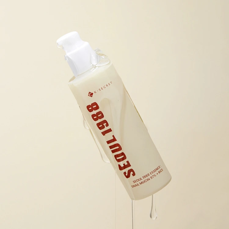K-SECRET - SEOUL 1988 Essence : Snail Mucin 97% + Rice - Łagodząca Esencja z Filtratem ze Śluzu Ślimaka i Ryżem - 100ml aranżacja