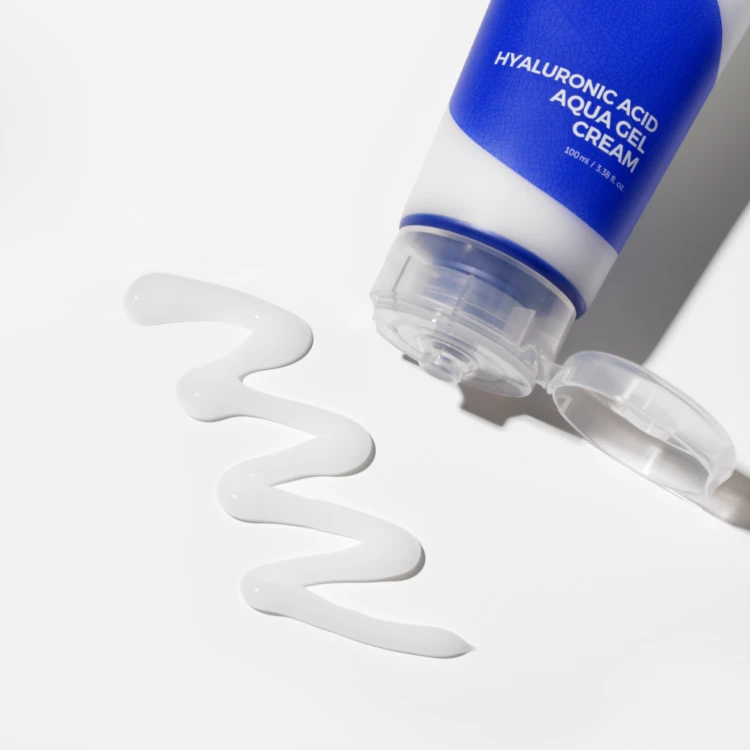 Isntree - Hyaluronic Acid Aqua Gel Cream - Nawilżający Krem z Kwasem Hialuronowym - 100ml w użyciu