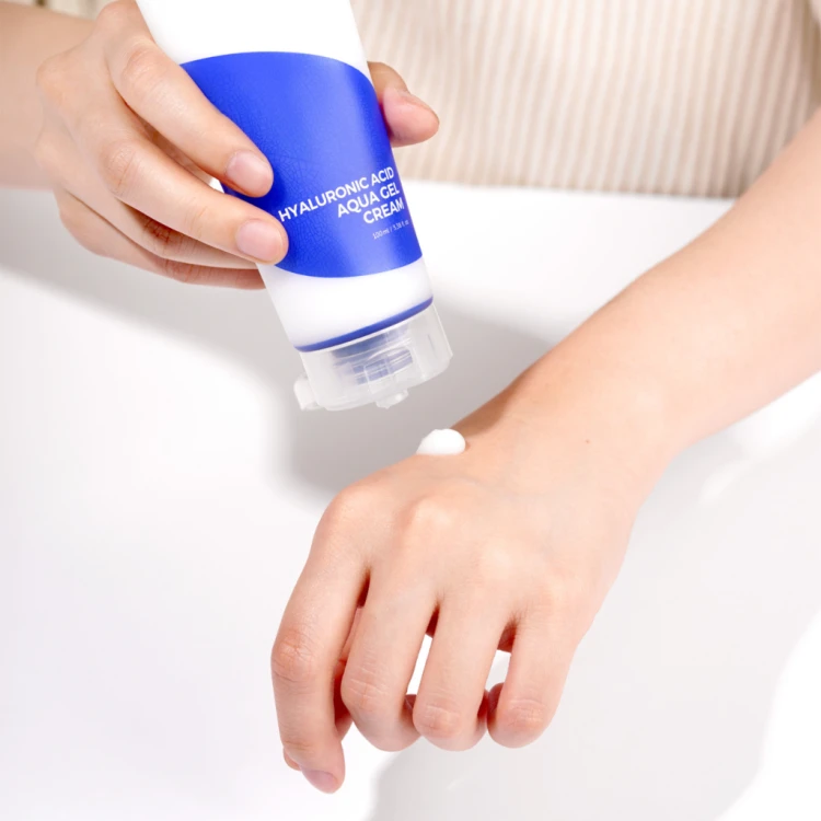 Isntree - Hyaluronic Acid Aqua Gel Cream - Nawilżający Krem z Kwasem Hialuronowym - 100ml podczas używania