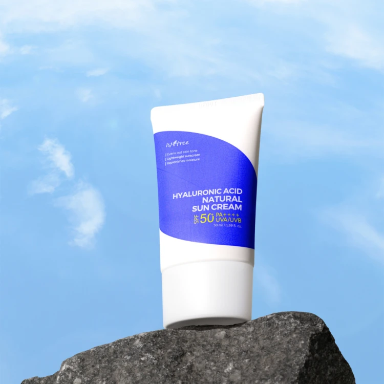 Isntree - Hyaluronic Acid Natural Sun Cream SPF50+/PA++++ - Krem z Filtrem Mineralnym - 50ml aranżacja