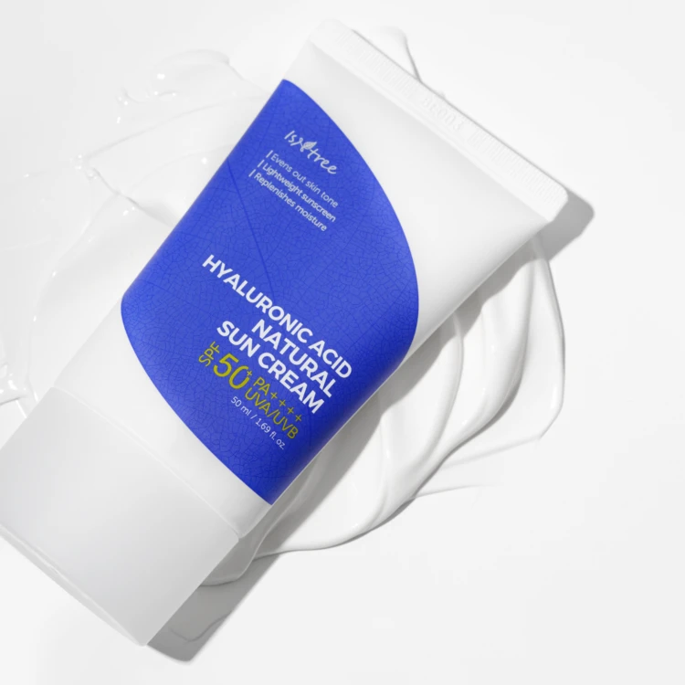 Isntree - Hyaluronic Acid Natural Sun Cream SPF50+/PA++++ - Krem z Filtrem Mineralnym - 50ml w aranżacji