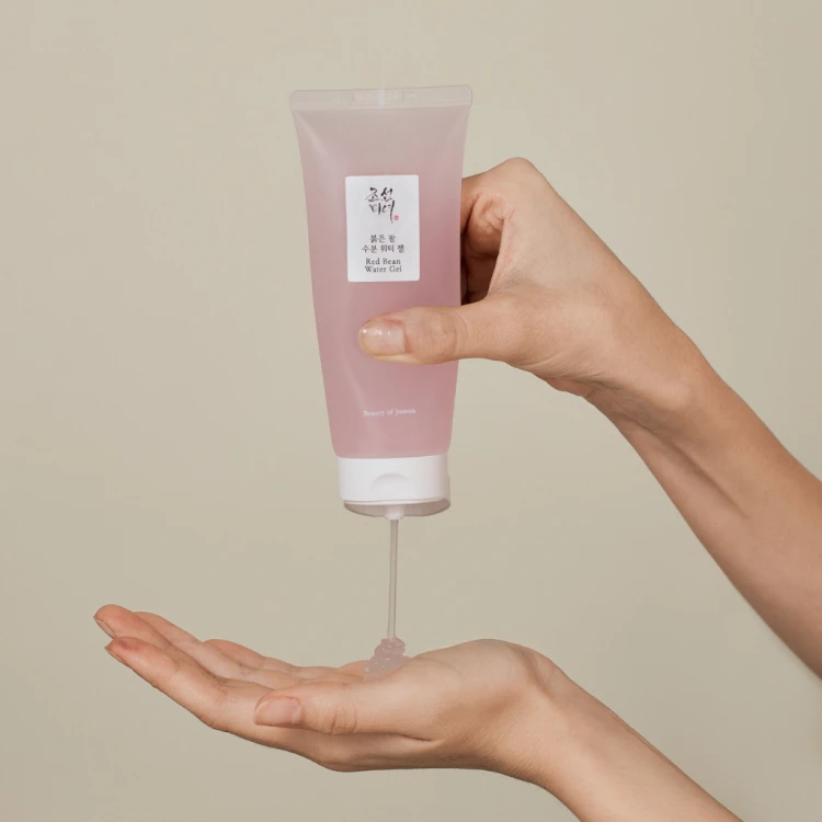 Beauty of Joseon - Red Bean Water Gel - Żelowy Krem Nawilżający - 100ml w użyciu