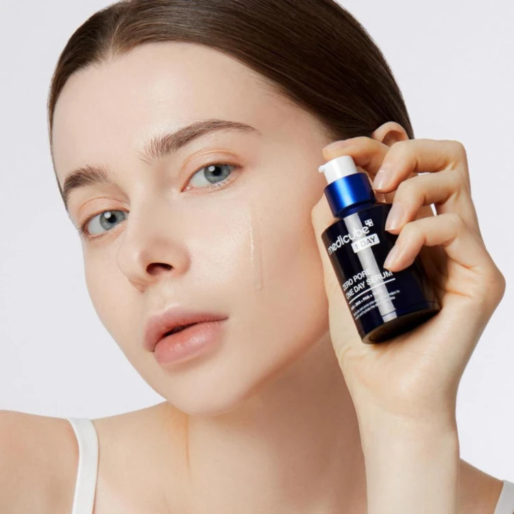 Medicube Zero Pore One day Serum - Serum na Rozszerzone Pory z Kwasami - 30ml  w użyciu