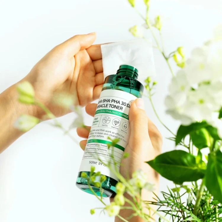 SomeByMi - AHA BHA PHA 30 Days Miracle Toner - Tonik Oczyszczający z Kwasami AHA BHA PHA - 150ml w aranżacji