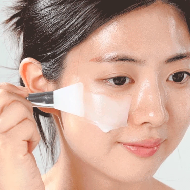 Medi-Peel - Red Lacto Collagen Wrapping Mask - Regenerująca maseczka przeciwstarzeniowa do twarzy z kolagenem - 70ml w użyciu