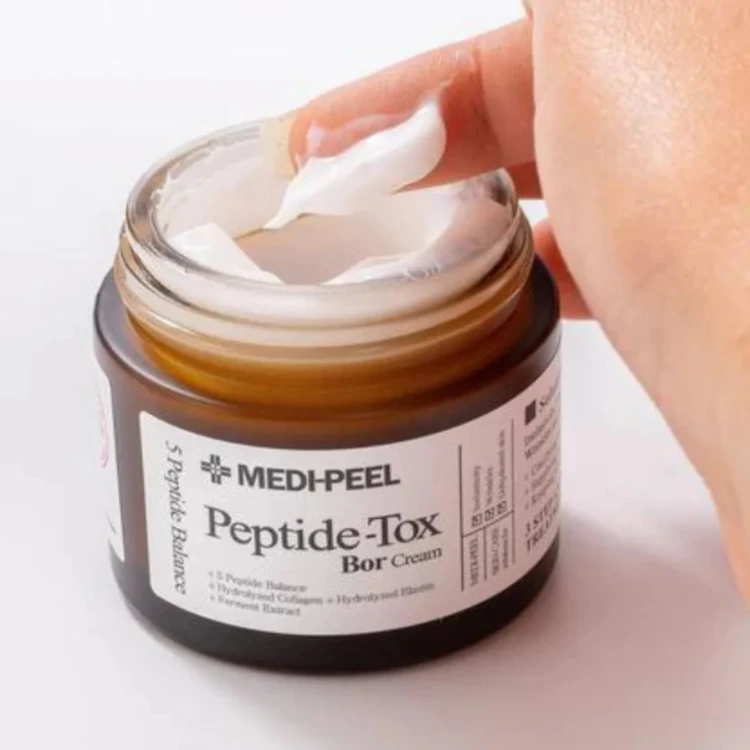 Medi-Peel - Peptide-Tox Bor Cream - Krem Liftingujący z Kompleksem Peptydowym - 50g w użyciu