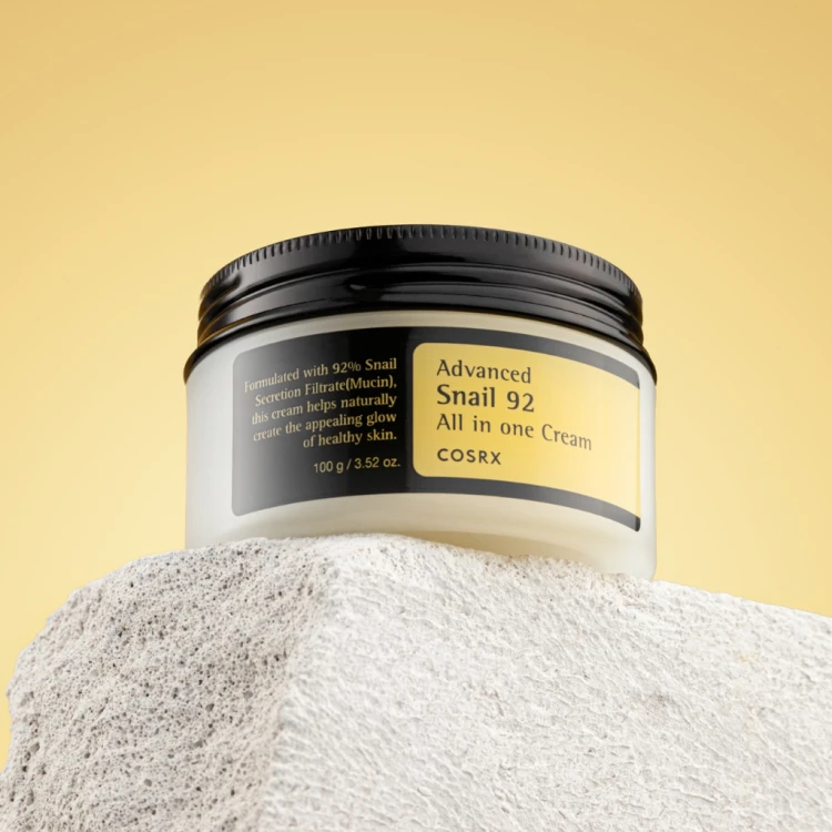 COSRX - Advanced Snail 92 All in One Cream - Zaawansowany krem ze śluzem ślimaka - 100g w aranżacji