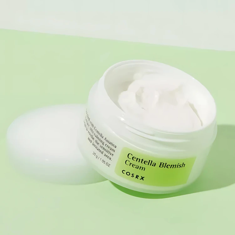 COSRX - Centella Blemish Cream - Krem łagodzący do cery problematycznej - 30ml w aranżacji