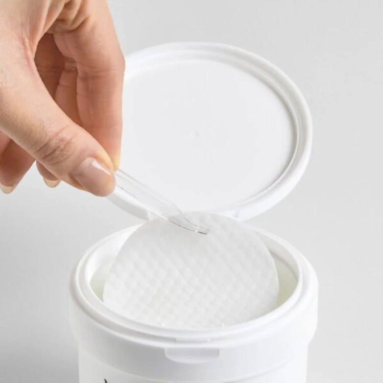 COSRX - One Step Moisture Up Pad - Płatki Złuszczająco-Nawilżające do Twarzy - 70szt w użyciu