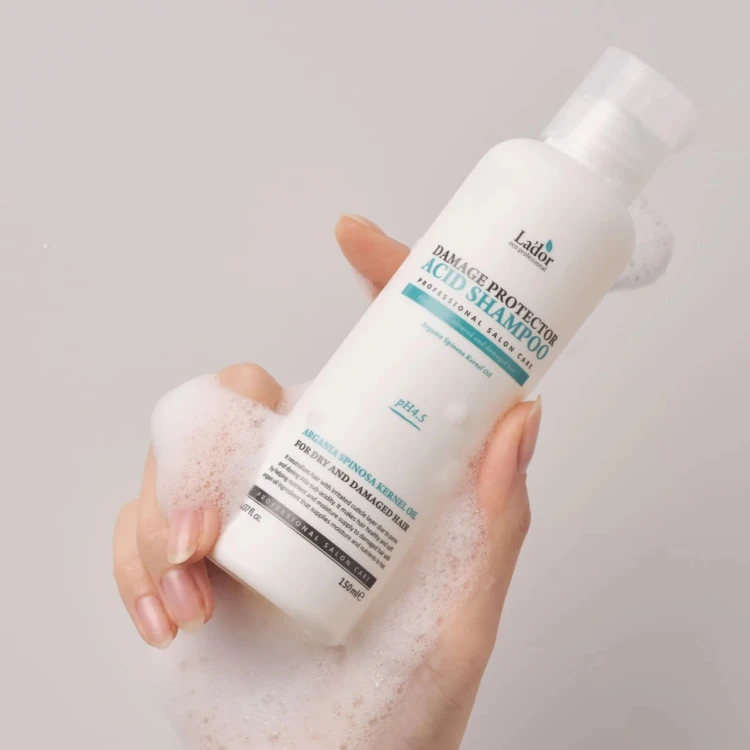 LADOR Damage Protector Acid Shampoo - Szampon ochronny i oczyszczający - 150ml w aranżacji