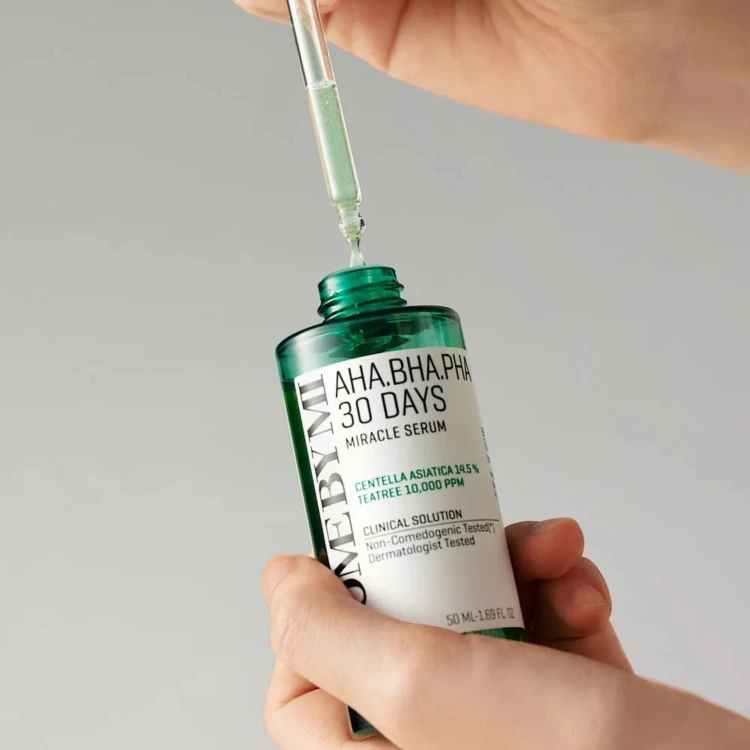 SomeByMi - AHA BHA PHA 30 Days Miracle Serum - Serum z kwasami AHA, BHA, PHA - 50ml w użyciu