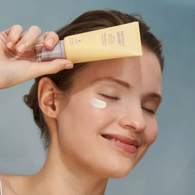 Haruharu Wonder - Black Rice Moisture Airyfit Daily Sunscreen SPF50+/PA++++ - Nawilżający Krem z Filtrem - 50ml w aranżacji