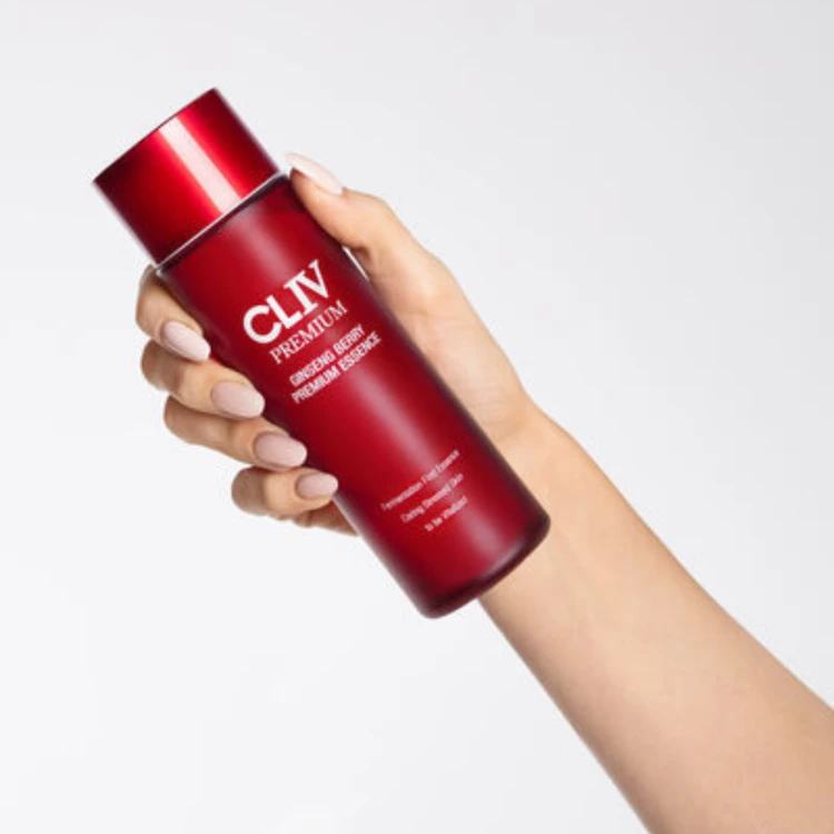 CLIV - Ginseng Berry Premium Essence - Nawilżająco-Witalizująca Esencja do Twarzy z Jagodami Żeń-Szenia - 180ml w aranżacji