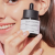 COSRX - The Niacinamide 15 Serum - Serum z 15% Niacynamidem - 20ml w użyciu