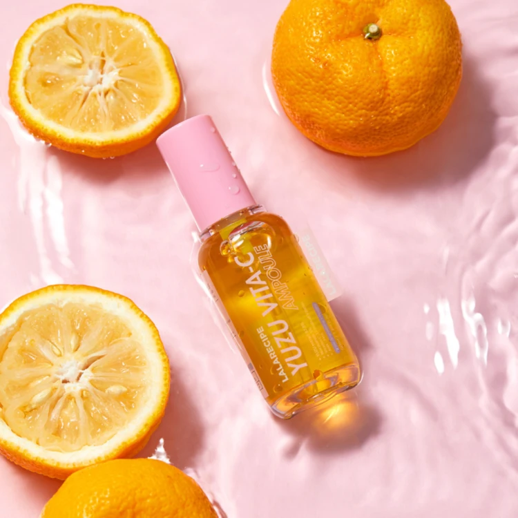 LalaRecipe - Yuzu Vita C Ampoule - Rozświetlająca Ampułka z Witaminą C - 50ml w aranżacji