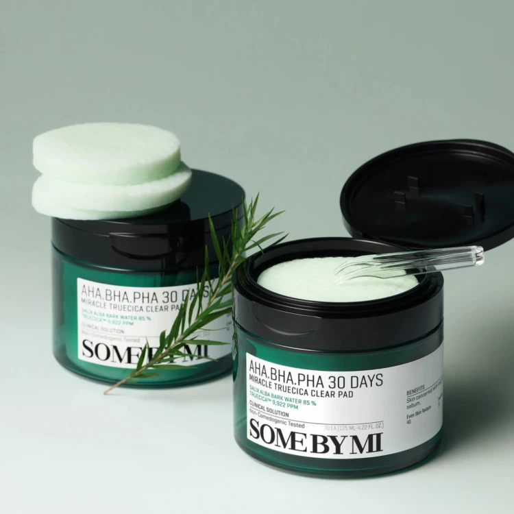 SomeByMi - AHA BHA PHA 30 Days Miracle Truecica Clear Pad - Złuszczające Płatki do Cery Problematycznej - 70szt w aranżacji