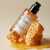 SomeByMi - Propolis B5 Glow Barrier Calming Serum - Regenerujące Serum z Propolisem i Niacynamidem - 50ml w aranżacji