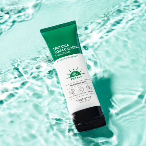 SomeByMi - Truecica Aqua Calming Suncream SPF50+/PA++++ - Łagodzący Krem z Filtrem Przeciwsłonecznym - 50ml aranżacja