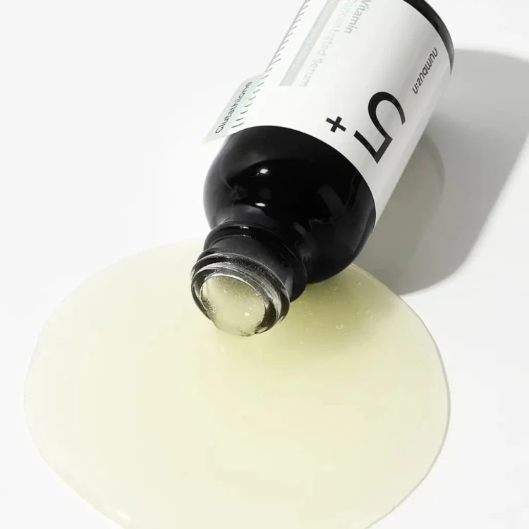 Numbuzin - No.5 Vitamin Concentrated Serum - Rozjaśniające Serum Witaminowe - 30ml w aranżacji