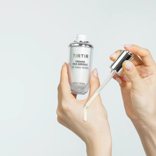 TIRTIR - Ceramic Milk Ampoule - Silnie Nawilżająca Ampułka do Twarzy - 40ml w użyciu