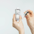 TIRTIR - Ceramic Milk Ampoule - Silnie Nawilżająca Ampułka do Twarzy - 40ml w użyciu