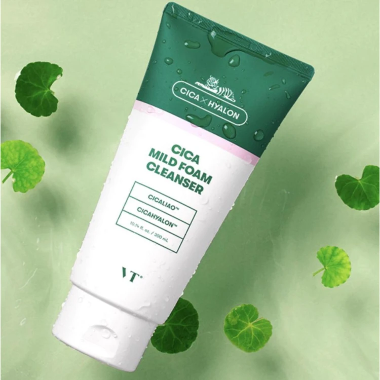 VT Cosmetics - Cica Mild Foam Cleanser - Oczyszczająca Pianka do Twarzy z Wąkrotą Azjatycką - 300ml w aranżacji