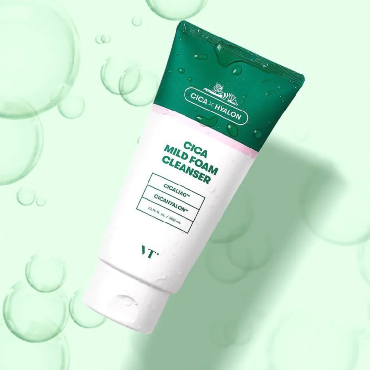 VT Cosmetics - Cica Mild Foam Cleanser - Oczyszczająca Pianka do Twarzy z Wąkrotą Azjatycką - 300ml aranżacja