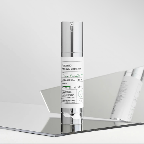 VT Cosmetics - Reedle Shot 300 - Mikroigłowy Booster do Twarzy Poprawiający Teksturę Skóry - 50ml w aranżacji