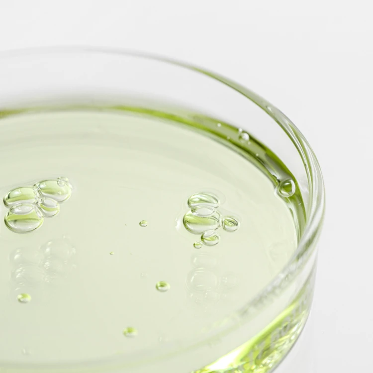 Beauty of Joseon - Calming Serum Green Tea + Panthenol - Łagodzące Serum - 30ml w użyciu
