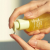 Goodal - Green Tangerine Vita C Dark Spot Care Serum - Rozjaśniające Serum do Twarzy - 40ml w użyciu