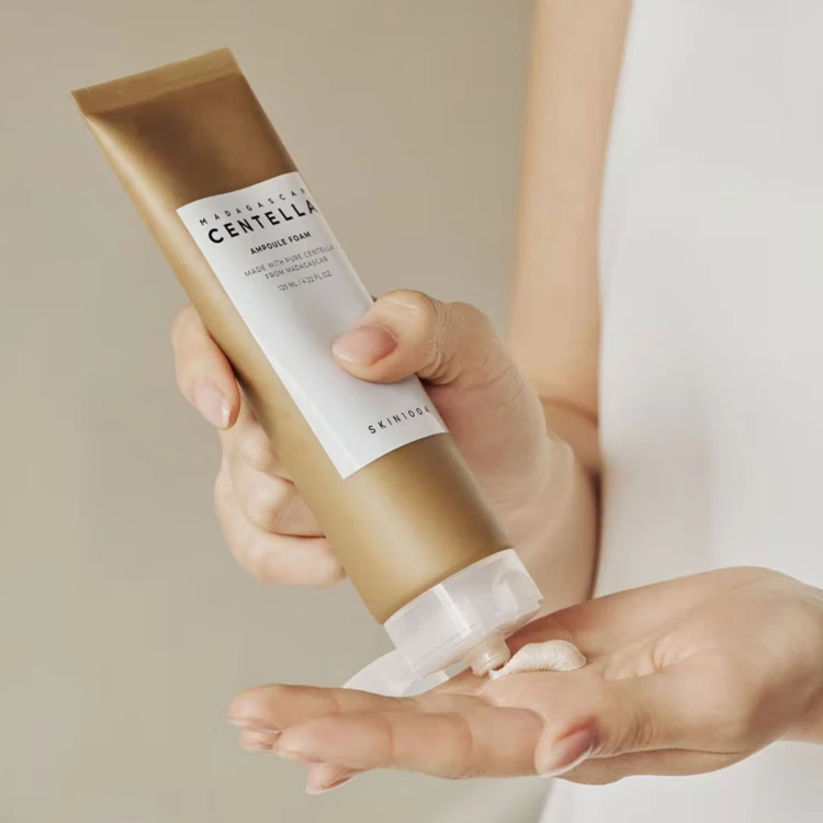 SKIN1004 - Madagascar Centella Ampoule Foam - Pianka do Mycia Twarzy z Wąkrotą Azjatycką - 125ml w aranżacji