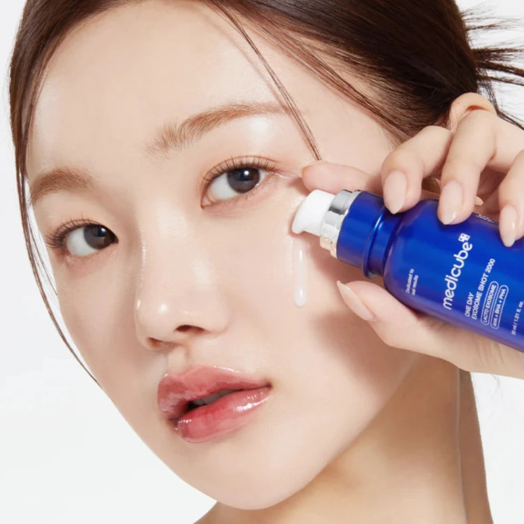 Medicube - One Day Exosome Shot Pore Ampoule 2000 - Rewitalizujące Serum z Mikroigłami - 30ml w użyciu